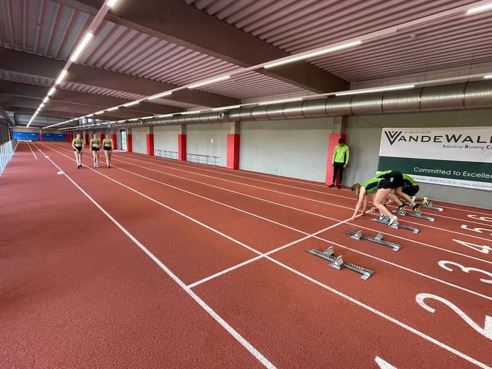 De nieuwe indoor atletiekhal werd officieel 'ingelopen' door sporters van Hermes Atletiekclub Oostende