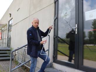 Voorzitter FC Sint-Niklaas is vandalisme beu: “Ruiten worden ingegooid, doelen vernield en omheiningen kapot geknipt”