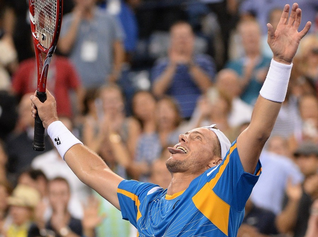 Lleyton Hewitt viert zijn overwinning op Juan Martin del Potro. Beeld afp