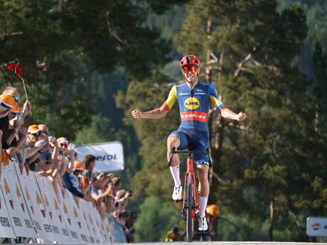Thibau Nys maakt indruk in openingsrit Ronde van Noorwegen, Van Aert komt nog tekort bij rentree