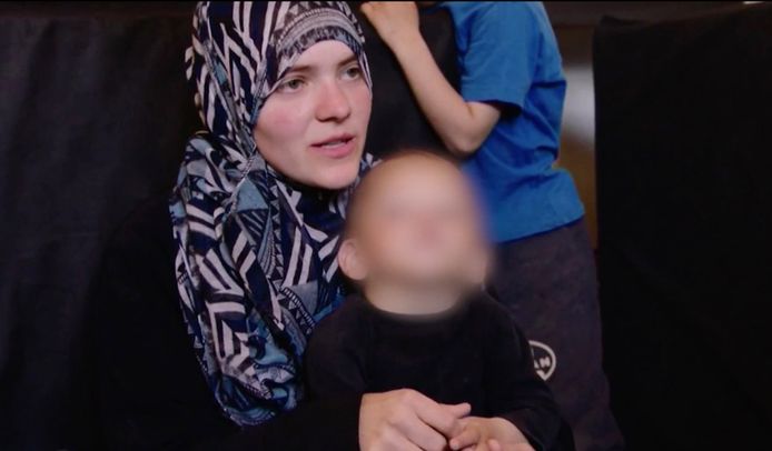 De Belgische IS-strijdster Tatiana Wielandt met een van haar kinderen.