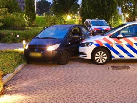 Bestuurder zonder rijbewijs rijdt 120 door hartje Rotterdam om aan politie te ontkomen