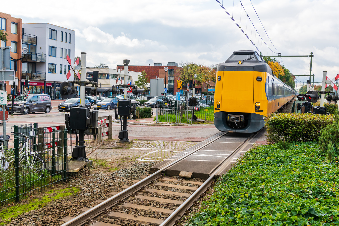Gele Vlakken Bij beruchte Spoorwegovergang In Den Dolder Moeten 