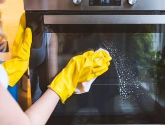 Van je matras en gordijnen tot de wc-muur: twee schoonmaakexperts leggen uit hoe je de moeilijkste karweitjes van de lenteschoonmaak aanpakt