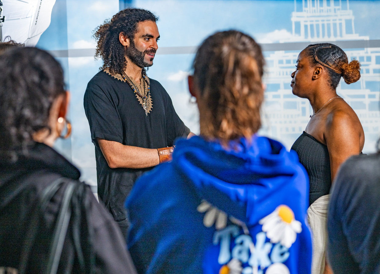 Adil El Arbi helpt jongeren filmdroom waar te maken “Negen maanden