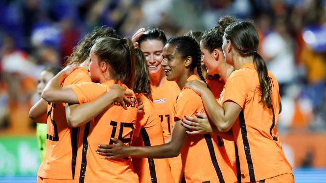 Debutante Fenna Kalma helpt Oranje Leeuwinnen aan zege in eerste wedstrijd Andries Jonker