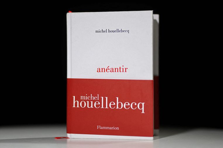 'Anéantir' kreeg een sobere kaft, als 'The White Album' van The Beatles. Beeld AFP
