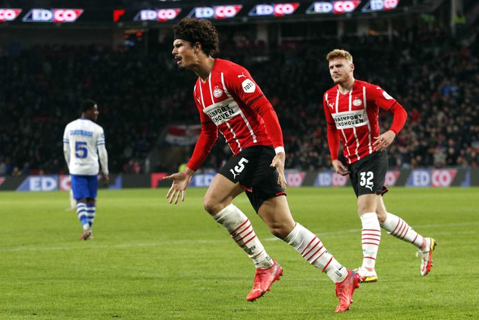 André Ramalho viert zijn 1-1 tijdens PSV-PEC.