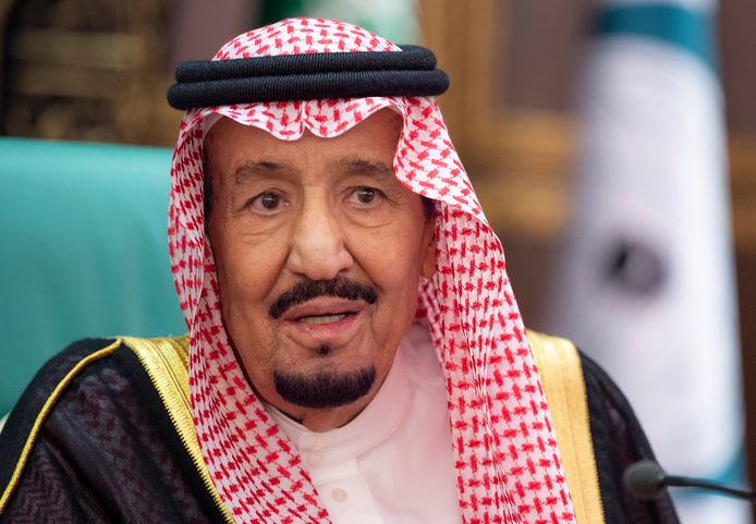 De Saudische koning Salman. Het silhouet van de generaal, die van zeer nabij de koning bewaakte, was familiair voor de Saudi's.