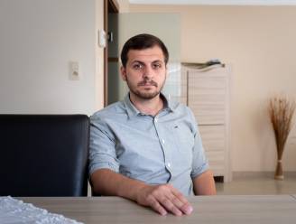 Eerst racistisch verweten, nu is raadslid Serkan Bozyigit (32) slachtoffer van nepfilmpje: “Nee, ik sta echt niet vóór oorlog of genocide”