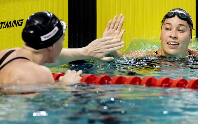 Femke Heemskerk en Ranomi Kromowidjojo (R) in actie tijdens de finale van de 50m vrije slag in de Eindhoven Qualification Meet.