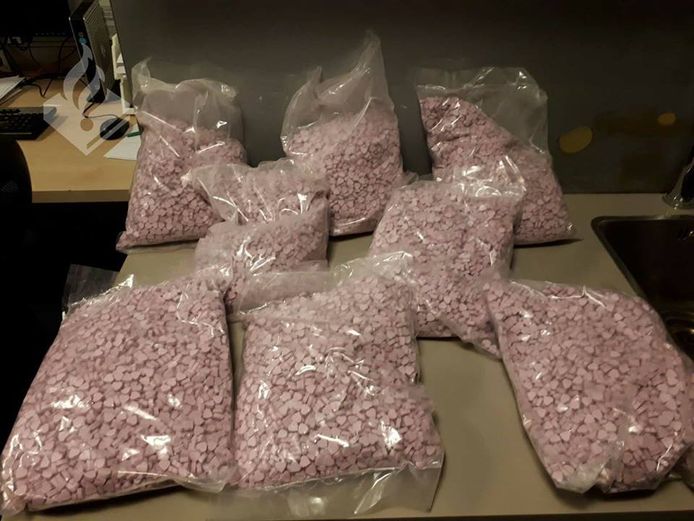 Door de politie in beslag genomen xtc-pillen. (Archiefbeeld)