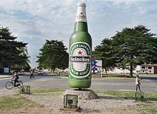 Heinekenreclame voor de lokale brouwerij in de Burundese hoofdstad Bujumbura.