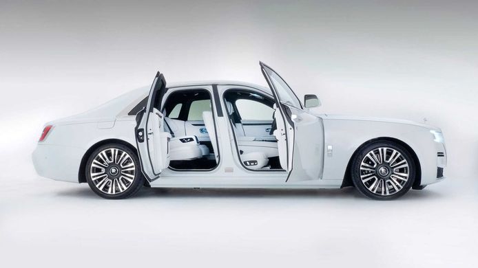 Strikt Toegepast Betrouwbaar Voel je voor een dag miljardair: laat je gratis rijden in de nieuwste Rolls- Royce met chauffeur | Auto | pzc.nl