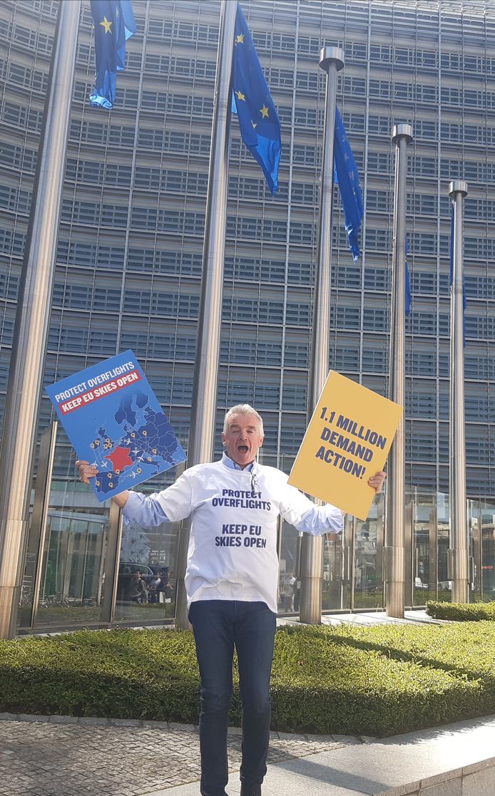 Ryanair CEO Michael O'Leary voor het Berlaymontgebouw in Brussel na een persconferentie.