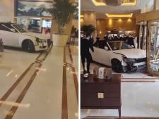 Chine: un client mécontent fonce dans un hôtel avec sa voiture