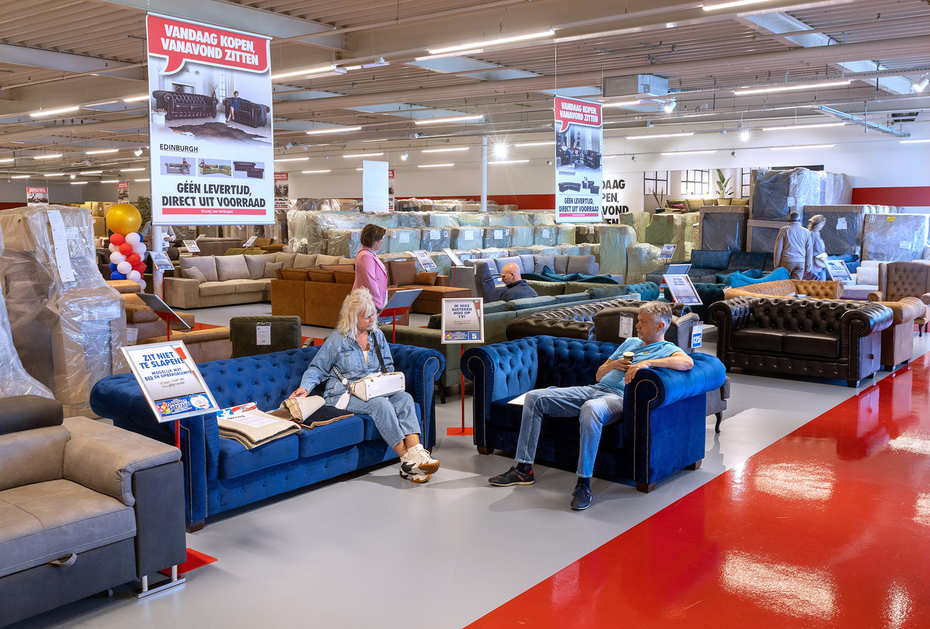 Roltrap hapert op ‘spectaculaire openingsdag’ van Seats and Sofas in