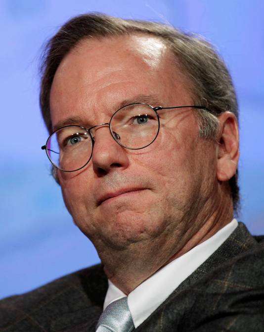 Randi Zuckerberg se range du côté d'Eric Schmidt. L'ancien PDG de Google plaide lui aussi en faveur de la transparence sur internet.