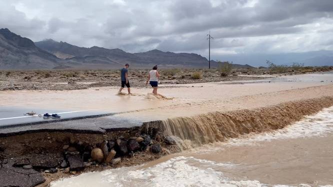 Honderden bezoekers geëvacueerd uit Death Valley na zware regenval