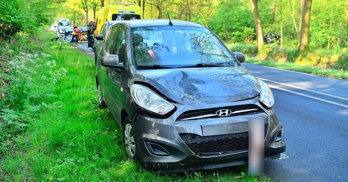 Motorrijdster overreden na aanrijding in Valkenswaard, traumaheli geland.