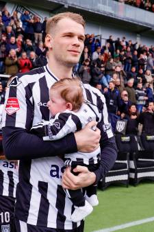 Voetballers Heracles en Den Bosch met baby’s en peuters het veld op: „Voor herhaling vatbaar”