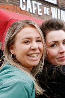 Buren Tamara en Fleur zijn de ‘last ones standing’ op feestjes en spelen bingo tussen de 60-plussers