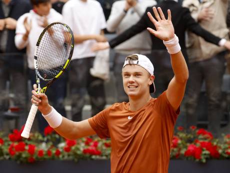 Holger Rune dendert na stunt tegen Novak Djokovic door in Rome en treft Daniil Medvedev in finale