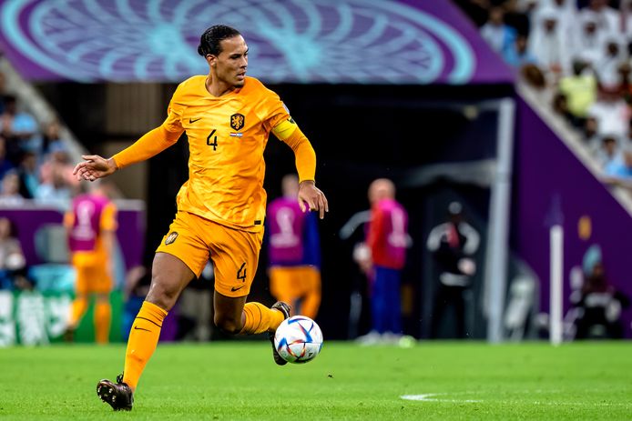 Virgil van Dijk entra in azione per conto degli Orange contro la Francia vice campione del mondo.  L'Olanda vuole qualificarsi per l'Europeo questo mese o il prossimo.