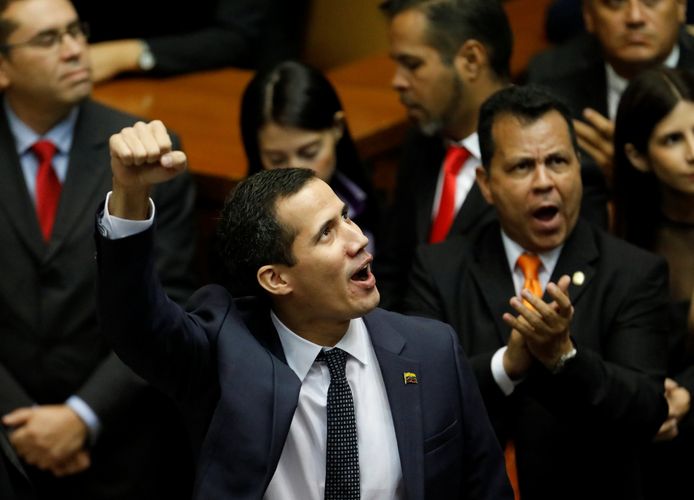 De nieuwe parlementsvoorzitter Juan Guaido van oppositiepartij Voluntad Popular kondigde aan "het dictatorschap" van president Maduro te zullen bestrijden.