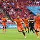 Oranje door naar achtste finale na 2-0 zege op Oostenrijk