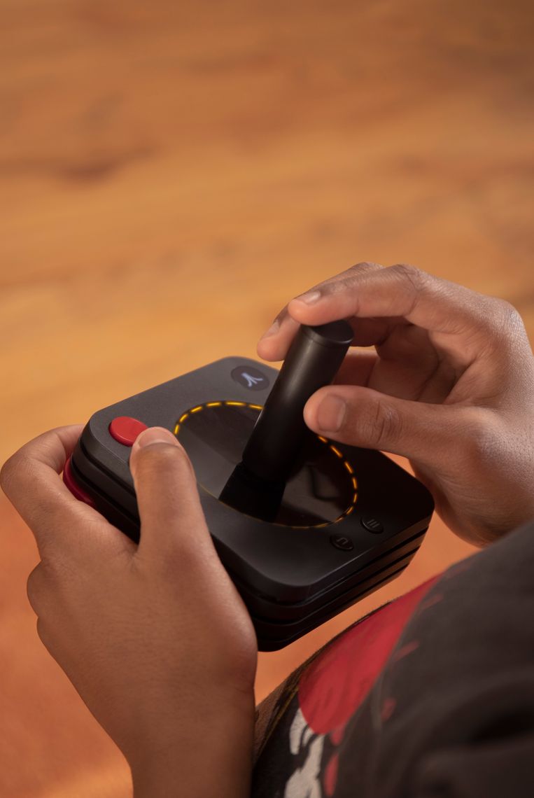 Ook de klassieke Atari-joystick is terug. Beeld Atari