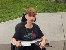 Gehandicapte Endri (21) verovert harten met zelfspot en optimistische TikTok-filmpjes