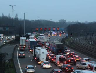 20 minuten file op Antwerpse Ring richting Gent vanaf Antwerpen-Noord