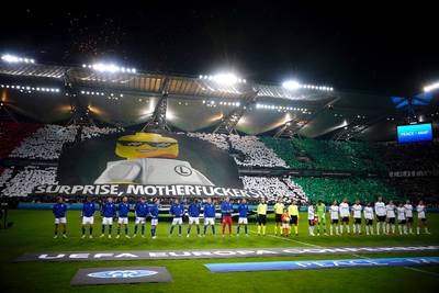 “Surprise, motherf*ckers”: le tifo provocateur des fans du Legia Varsovie