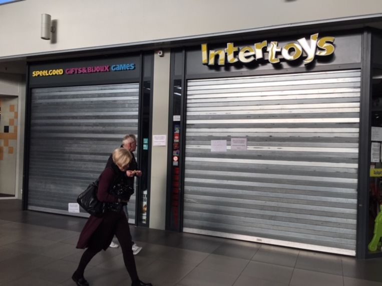 Teken een foto gracht microscopisch Woede en agressie in Intertoys-winkels: klanten kunnen hun cadeaubonnen  niet meer inwisselen