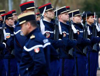 Waarom Buckingham Palace voor het eerst bewaakt wordt door Franse wachters