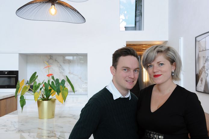 Celien en Frederic in hun statige burgerwoning.