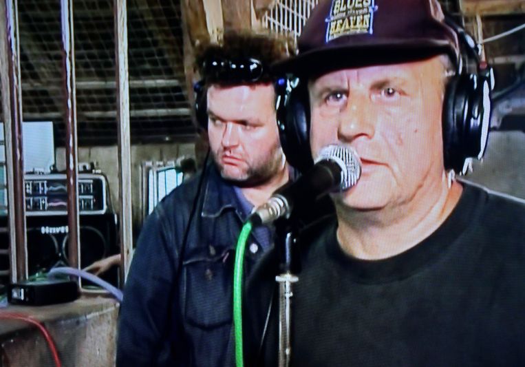Harry Muskee (rechts) en Daniel Lohues in Talkin’ Blues. Beeld NTR