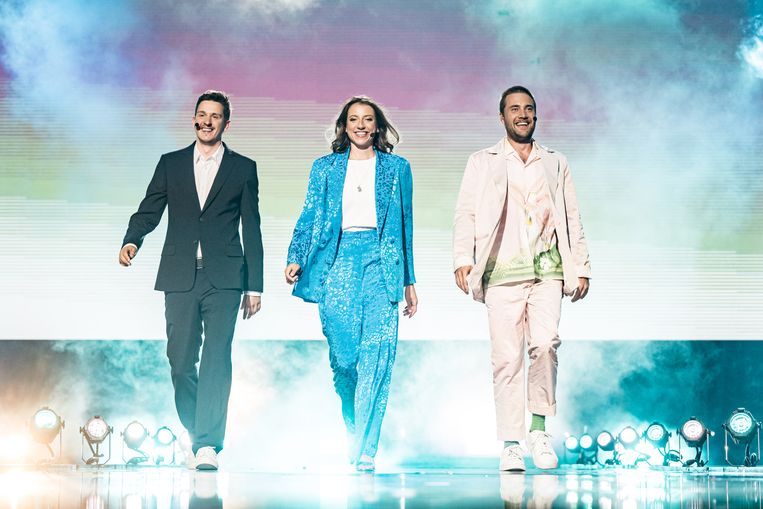 V.l.n.r. winnaar Sven, mol Uma en verliezend finalist Yens in een ontgoochelende finale. Beeld JOKKO