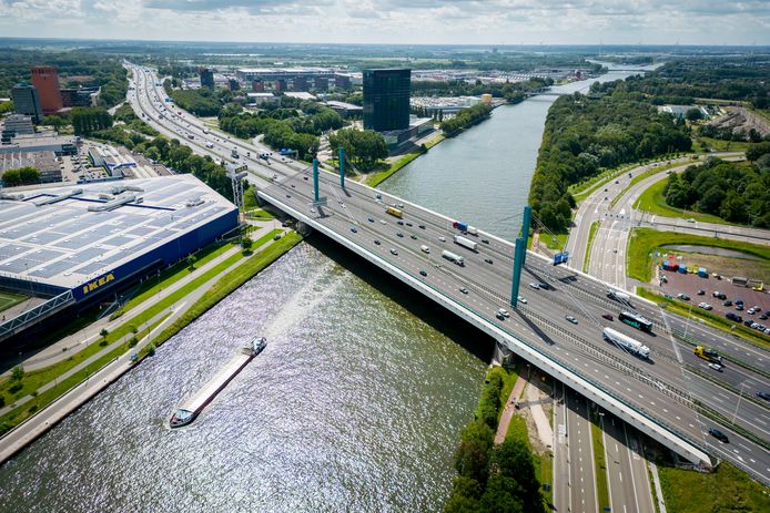Rijkswaterstaat is sinds juni 2022 bezig met de onderhoudswerkzaamheden aan de Galecopperbrug over het Amsterdam-Rijnkanaal richting Arnhem. Deze duren in totaal anderhalf jaar.