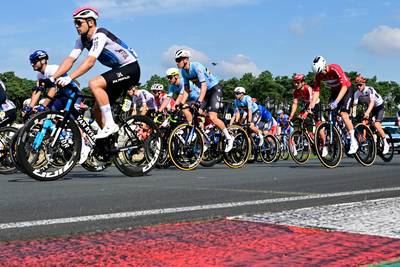 LIVE EUROPEAN CYCLING CHAMPIONSHIPS. Strange tactics of French frustrate leaders, Belgians wait