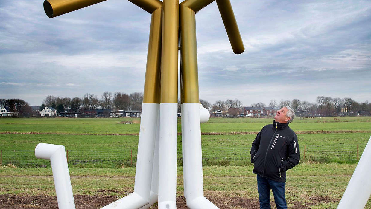 Het omstreden kunstwerk van Gabriël Lester in Oudewater. Buurtbewoner Jaap de Wit vindt het getuigen van wansmaak Beeld Werry Crone