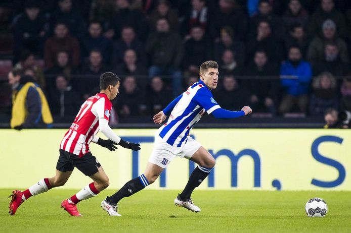 Stijn Schaars (R), PSV-speler Junior Mauro (L)