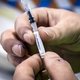Knoeit het vaccin met menstruatie? ‘Door de ontstekingsreactie in het lichaam kan de eerste cyclus langer duren’
