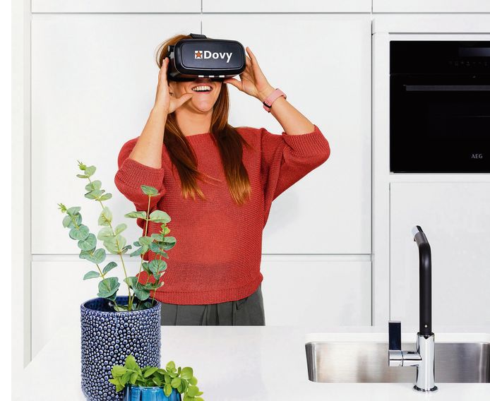 Dankzij een VR-bril bekijk je je toekomstige keuken niet vanop afstand, maar lijkt het net alsof je er echt in staat.