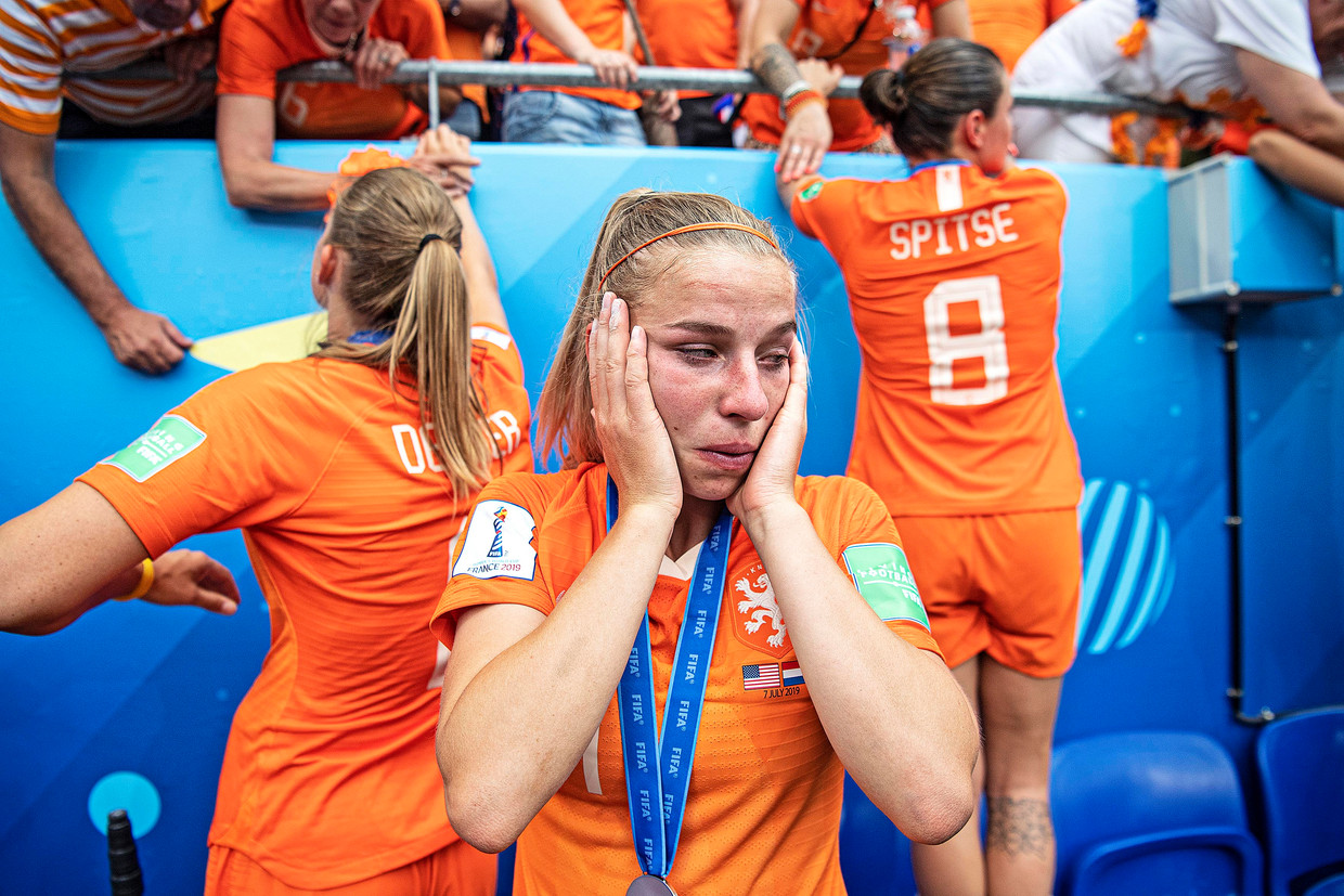 Jackie Groenen in tranen na de finale. Beeld Guus Dubbelman / de Volkskrant
