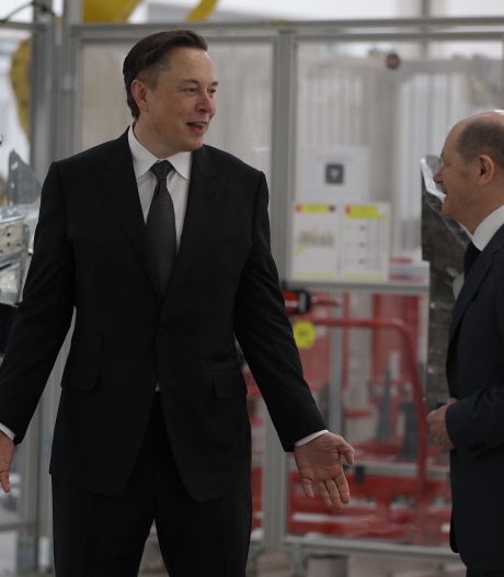 Elon Musk opent Europese Tesla-fabriek: ‘Op naar duurzame toekomst’