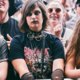 De jaren ’90 zijn terug op Pukkelpop en dus ook gothics en gabbers. ‘Met een fanny pack kun je niet hakkuh!’