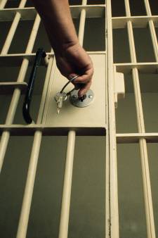 Déshydraté, sous-alimenté et dévoré par les poux, un détenu succombe à “de graves négligences” dans une prison américaine