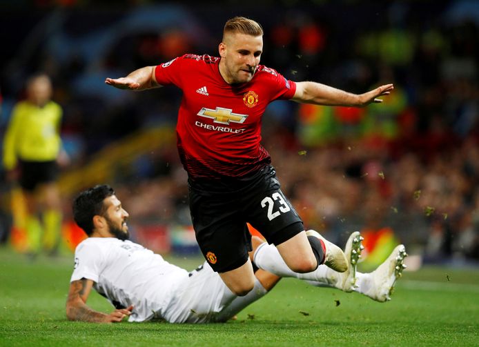 Luke Shaw namens Manchester United in actie tegen Valencia.